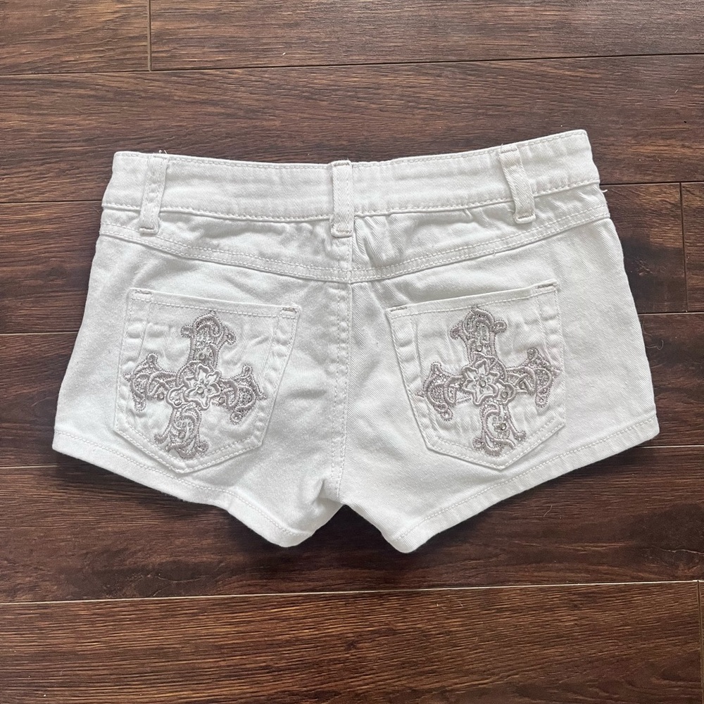 Y2K WHITE MINI SHORTS WITH BEDAZZLED POCKET